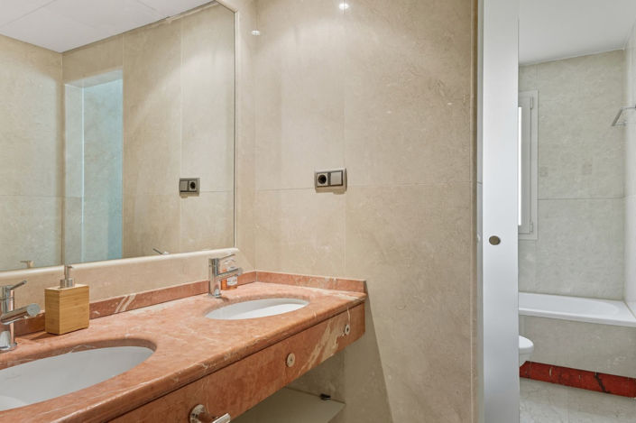 Image No.16-3 Bed Apartment for sale