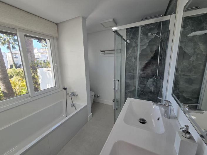 Image No.15-3 Bed Townhouse for sale