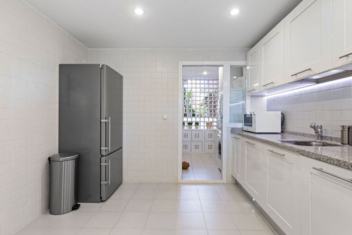 Image No.14-4 Bed Townhouse for sale