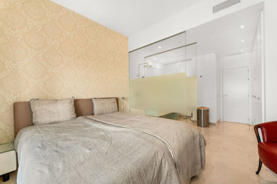 10-bb915d1cb19341576dcdc994b81ab9c5