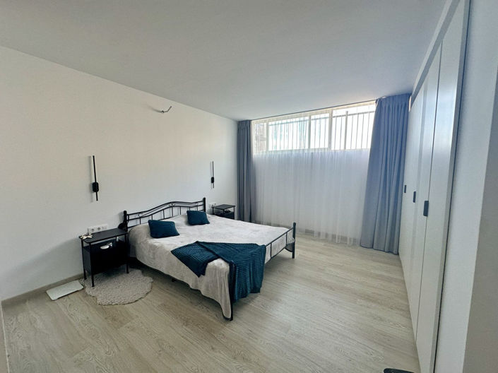 Image No.28-5 Bed Apartment for sale