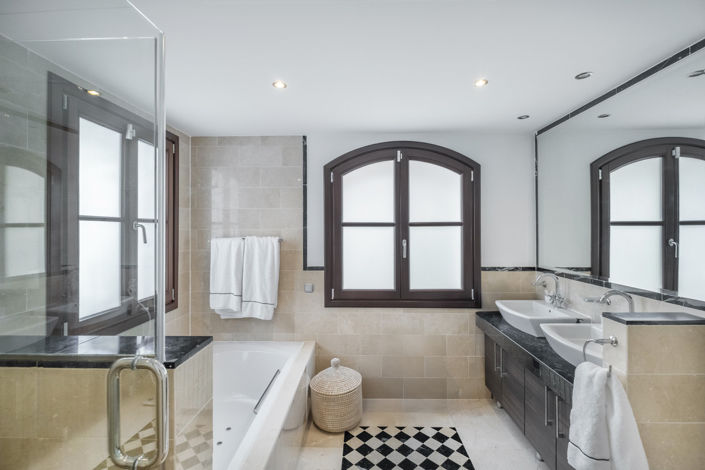 Image No.20-6 Bed Villa for sale