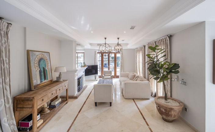 Image No.7-6 Bed Villa for sale