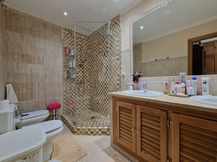 Image No.16-5 Bed Villa for sale