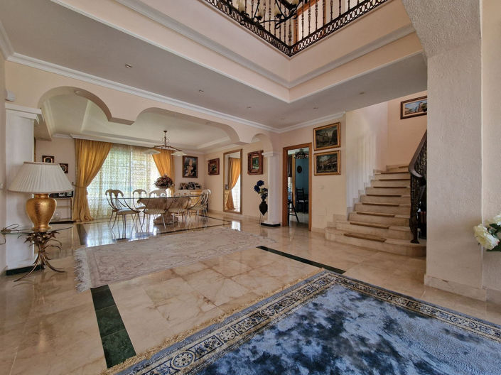 Image No.8-5 Bed Villa for sale