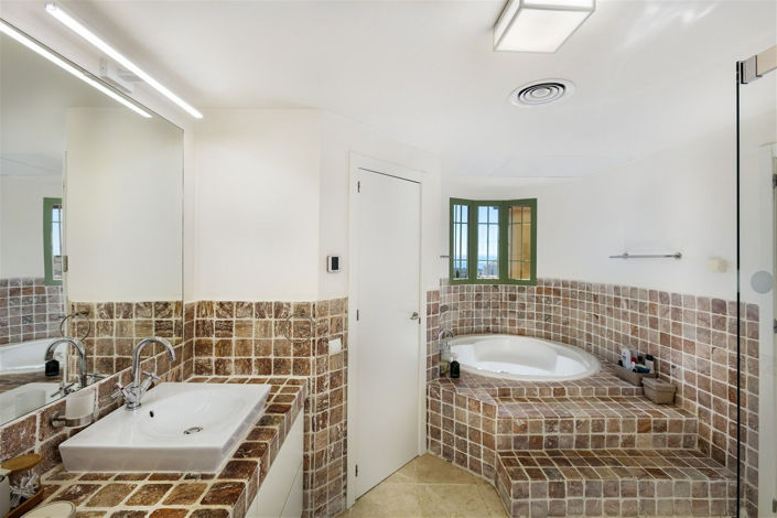 Image No.11-4 Bed Apartment for sale