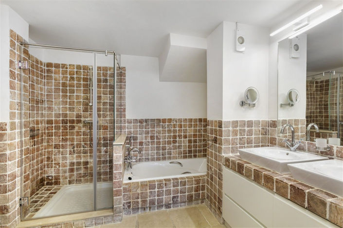 Image No.12-4 Bed Apartment for sale