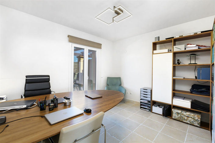 Image No.15-4 Bed Apartment for sale