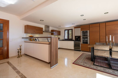 10-bb915d1cb19341576dcdc994b81ab9c5