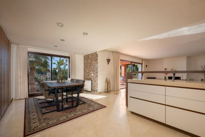 11-20939a0134ad724a8cb2a801094d15a4