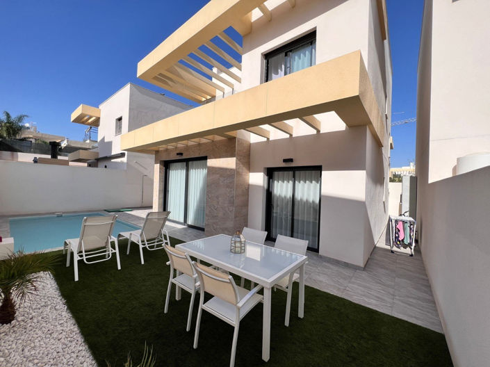 Image No.5-Villa de 3 chambres à vendre à Alicante