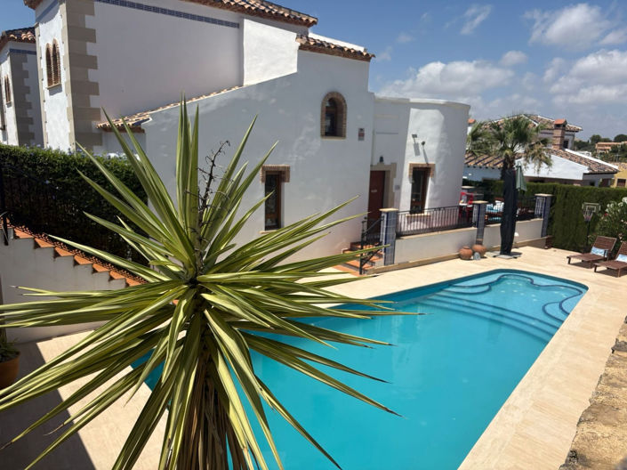 Image No.1-4 Bed Villa for sale