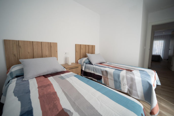 Image No.25-2 Bed Townhouse for sale