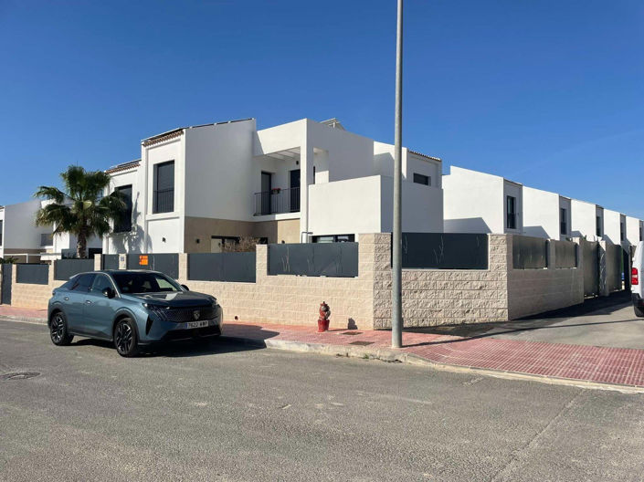 Image No.1-3 Bed Villa for sale