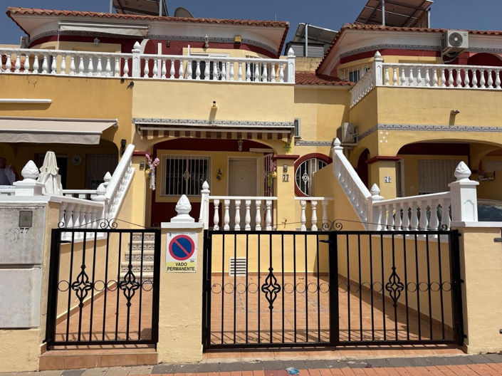 Image No.1-3 Bed Townhouse for sale
