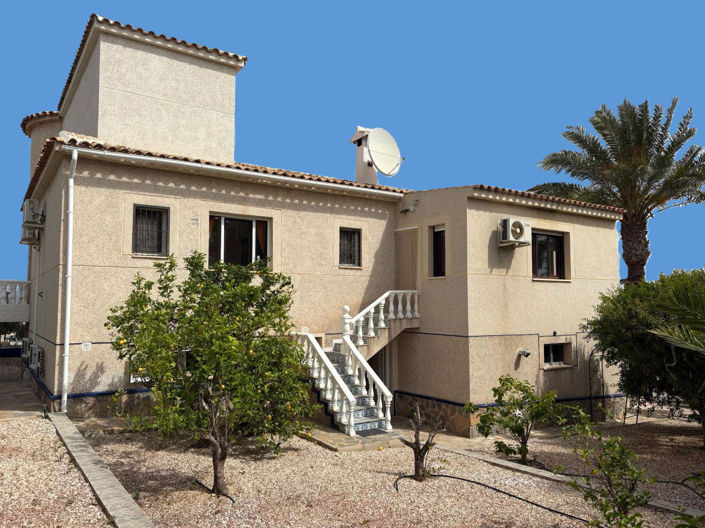 Image No.3-Villa de 5 chambres à vendre à Alicante