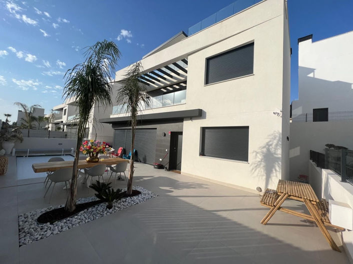 Image No.1-5 Bed Villa for sale