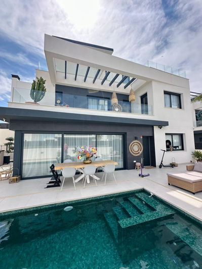 Image No.1-5 Bed Villa for sale