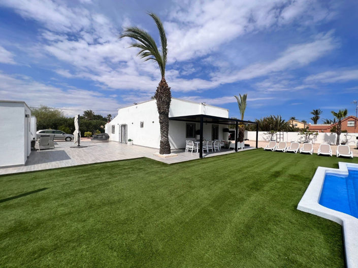 Image No.3-Villa de 3 chambres à vendre à Alicante