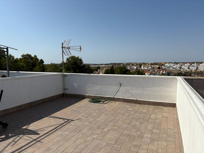 Image No.4-2 Bed Townhouse for sale