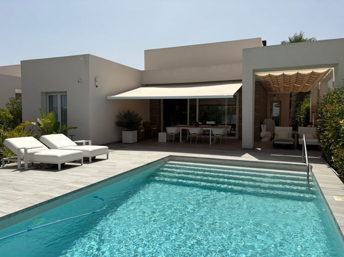 Image No.1-2 Bed Villa for sale
