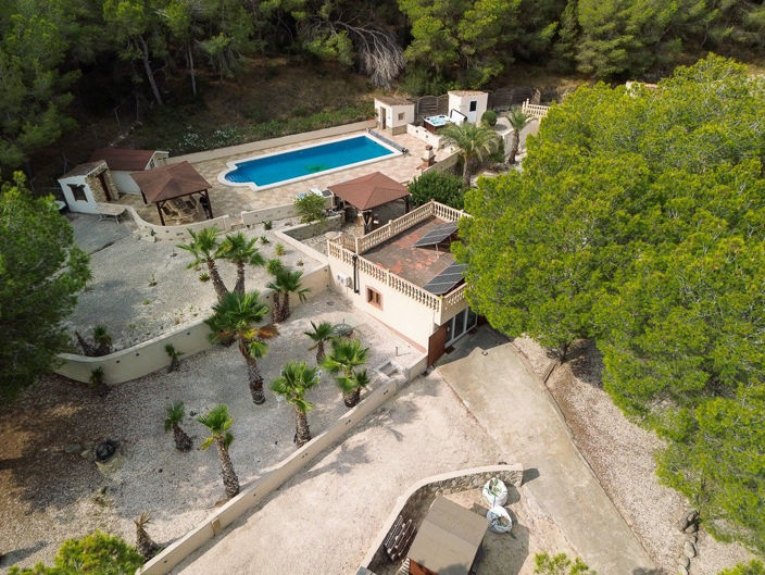 Image No.1-4 Bed Property for sale