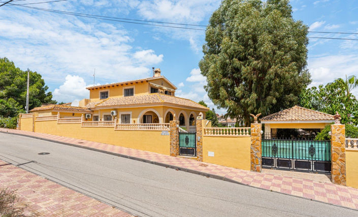 Image No.1-Villa de 4 chambres à vendre à Alicante