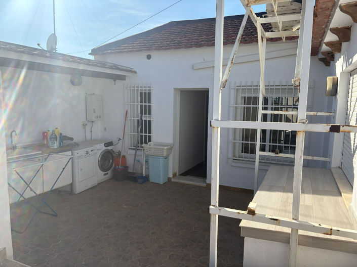 Image No.19-5 Bed Townhouse for sale