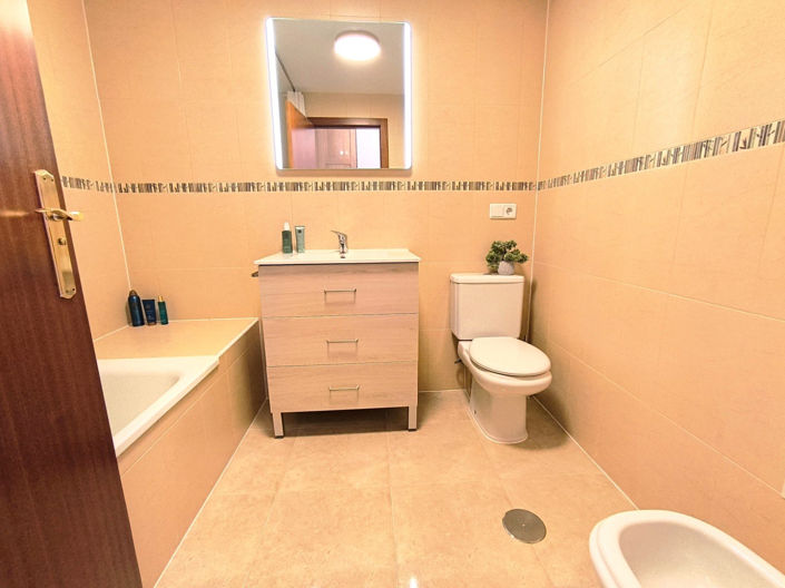 Image No.18-4 Bed Townhouse for sale