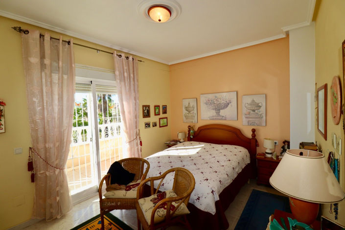 Image No.15-3 Bed Townhouse for sale