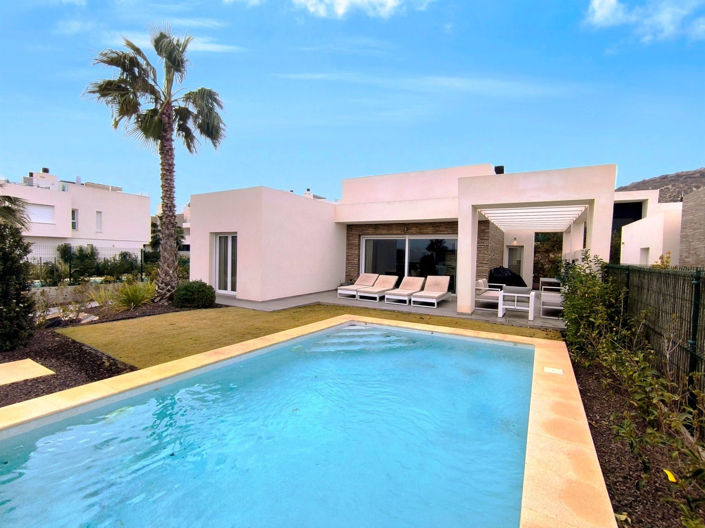 Image No.2-3 Bed Villa for sale