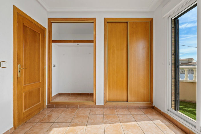 Image No.18-3 Bed Villa for sale