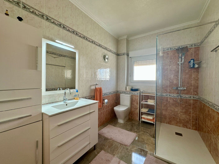 Image No.14-2 Bed Townhouse for sale