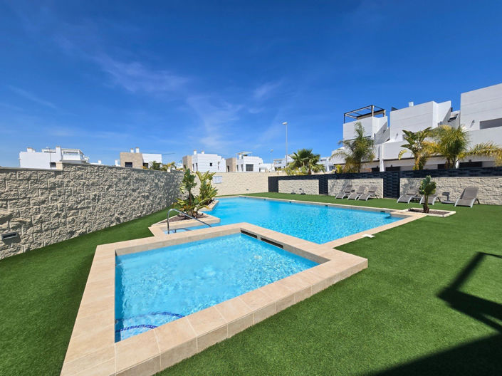 Image No.3-Villa de 3 chambres à vendre à Alicante