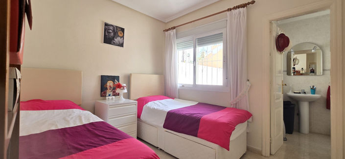 Image No.21-2 Bed Bungalow for sale