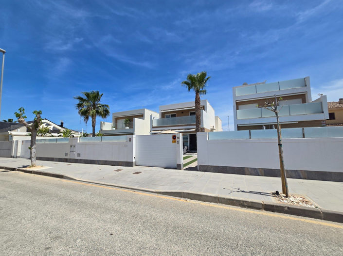 Image No.2-Villa de 3 chambres à vendre à Alicante