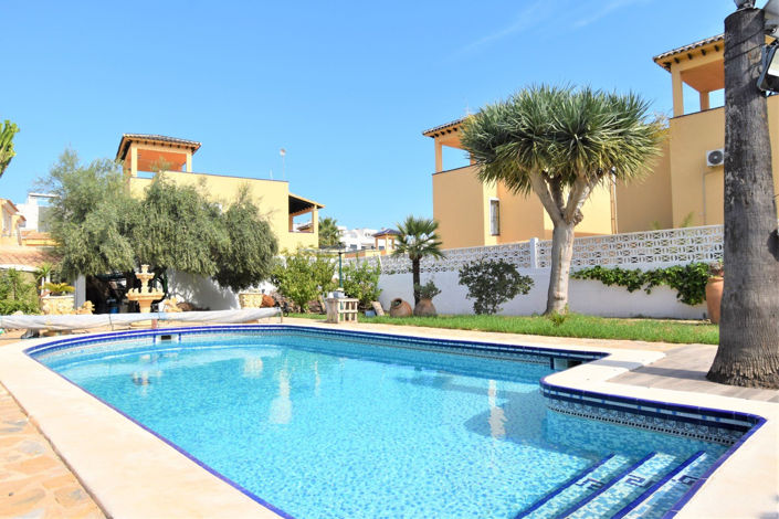 Image No.2-4 Bed Villa for sale