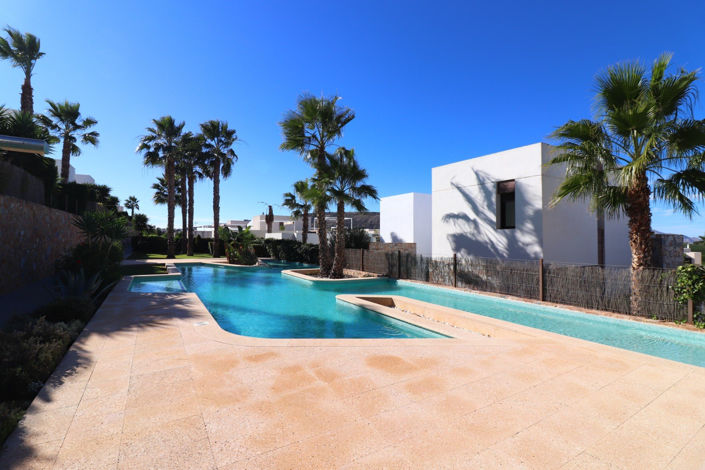 Image No.20-2 Bed Apartment for sale