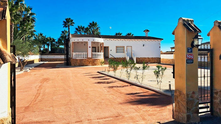 Image No.18-5 Bed Country House for sale