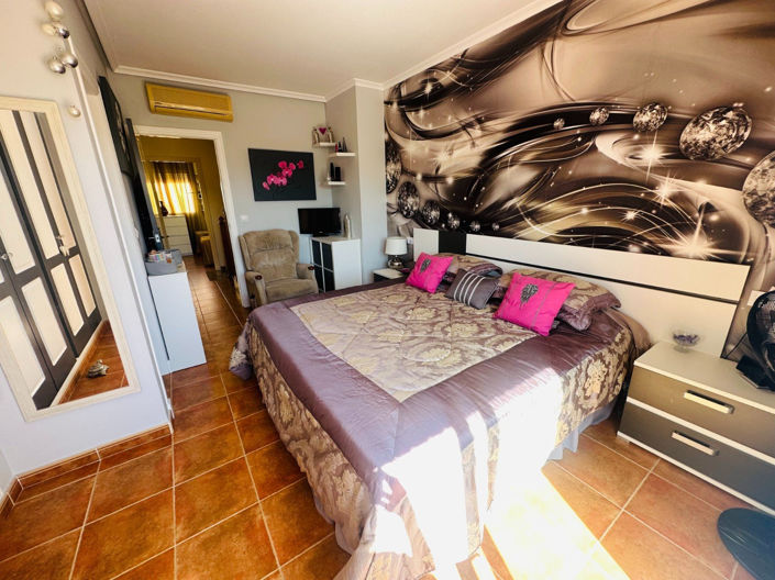 Image No.24-3 Bed Townhouse for sale