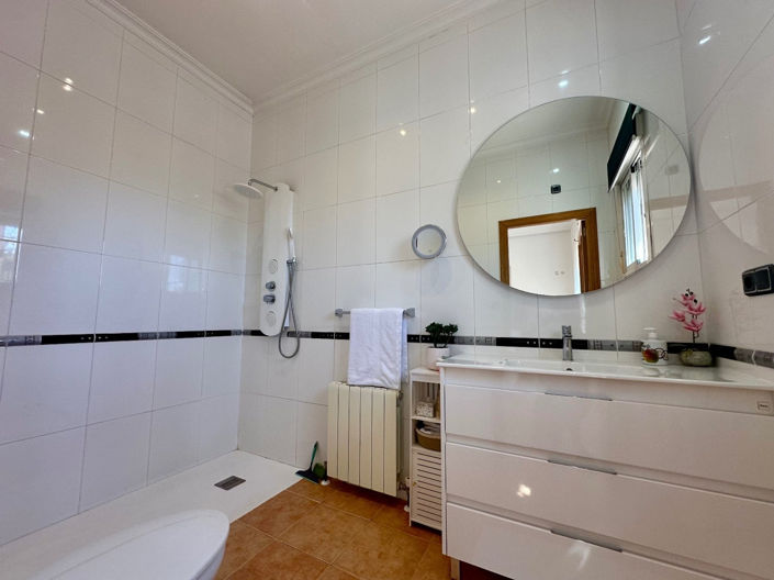 Image No.12-3 Bed Country House for sale