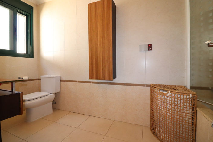 Image No.10-4 Bed Villa for sale