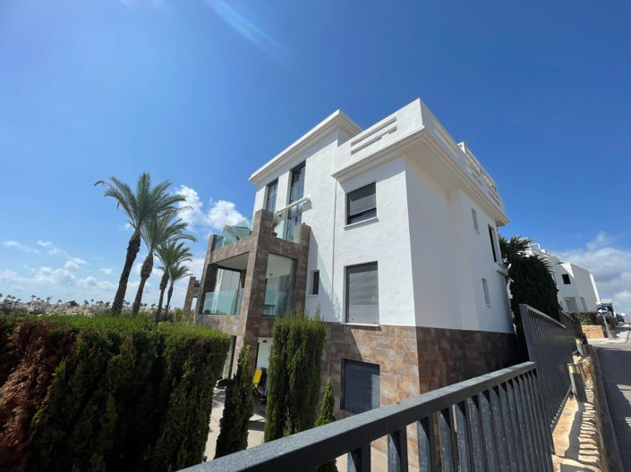 Image No.24-3 Bed Apartment for sale