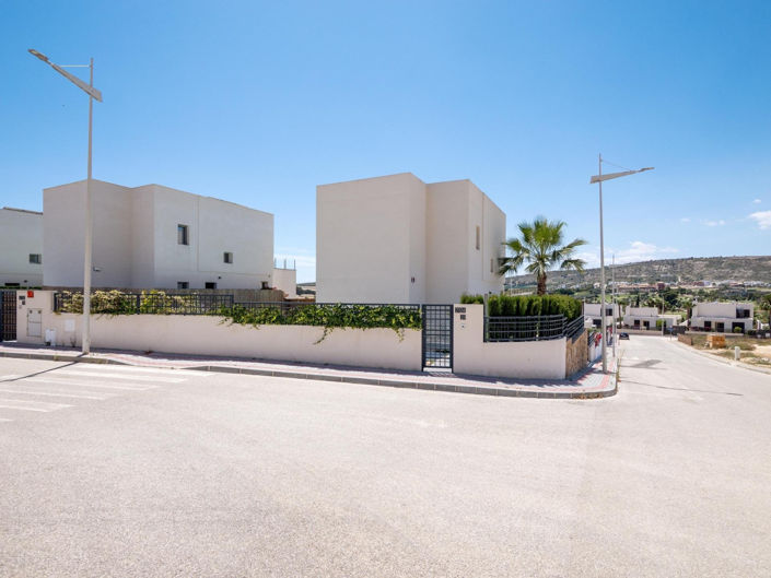 Image No.32-4 Bed Villa for sale
