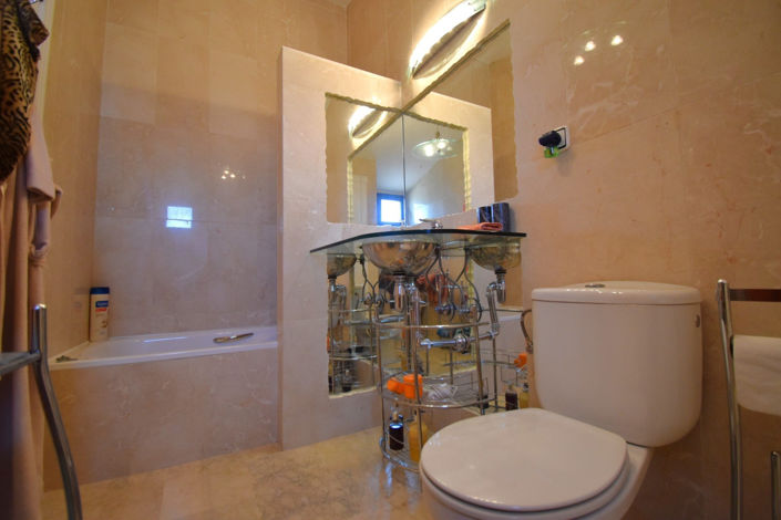 Image No.18-3 Bed Apartment for sale