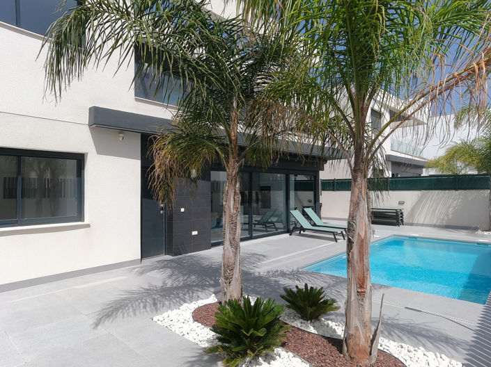 Image No.2-5 Bed Villa for sale