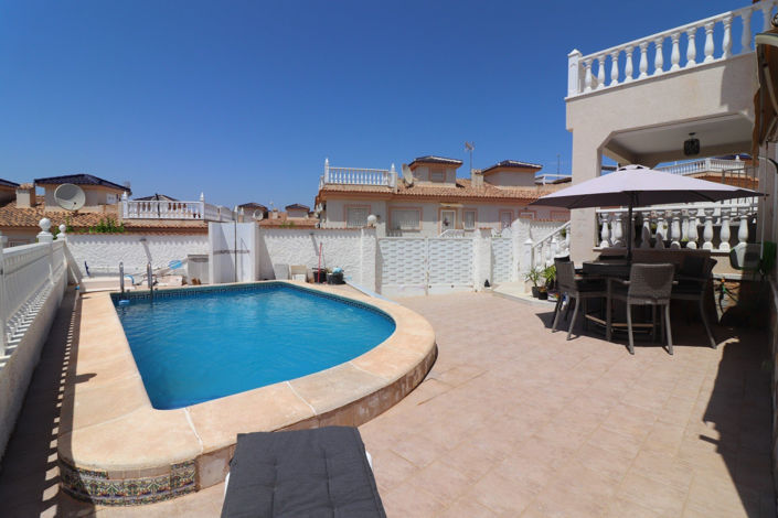 Image No.2-Villa de 4 chambres à vendre à Alicante