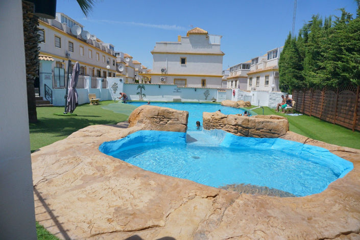 Image No.2-2 Bed Townhouse for sale