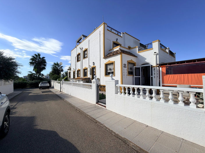 Image No.27-3 Bed Townhouse for sale