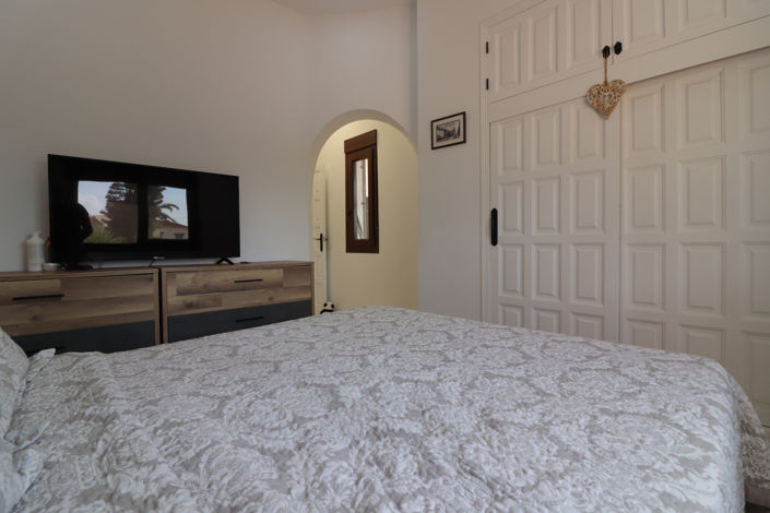 Image No.18-3 Bed Country House for sale